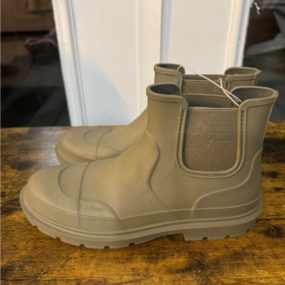 Zara Olive Rubber Rain Boots NWOT
Size 6.5 - Picture 3 of 5